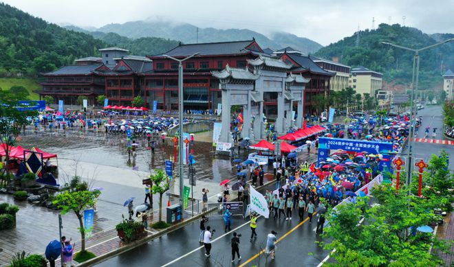 2024年全国首站徒步中国·全国徒步大会在江西崇义盛大开幕(图4)