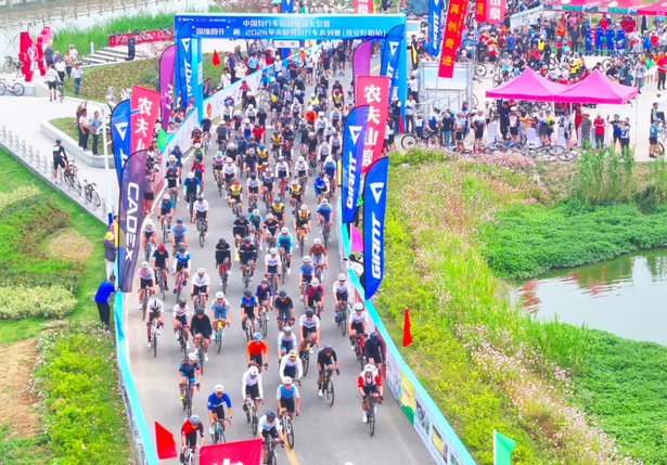 中国自行车运动骑游大会暨2024年大运河自行车系列赛（淮安盱眙站）鸣笛开赛(图2)