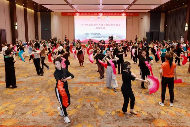 2024年全国老年人健身秧歌科学健身指导活动在枣庄开幕(图3)