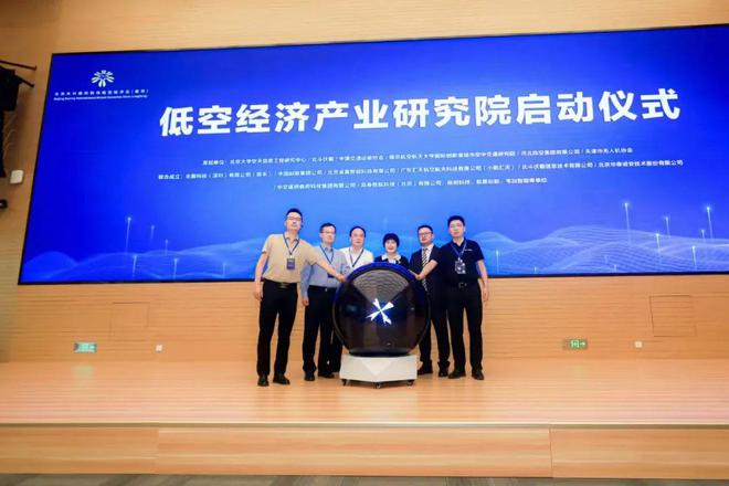 送美酒、送美食、送快递丰翼无人机亮相2024年中国廊坊国际经济贸易洽谈会(图4) 送美酒、送美食、送快递丰翼无人机亮相2024年中国廊坊国际经济贸易洽谈会(图4)