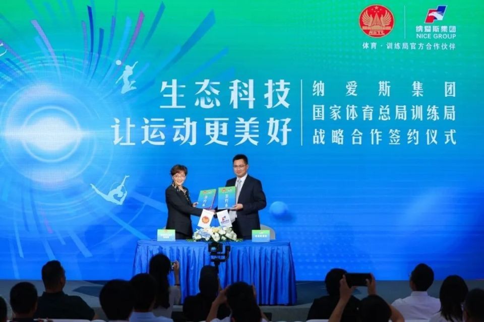 624-630体育营销Top10易烊千玺成中国首位奥林匹克之友 安踏发布奥运领奖服(图5)
