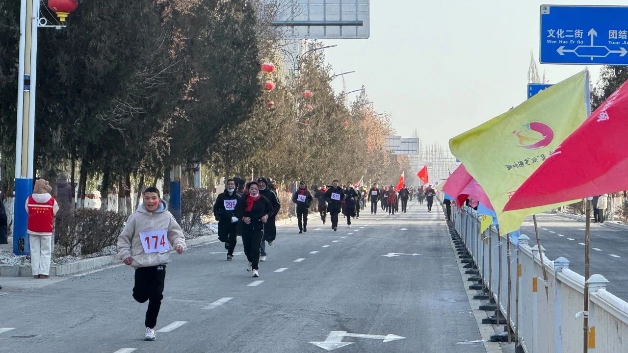 “中国体育彩票” 2024年全国新年登高健身大会新疆主会场 · 和硕县健康跑活动举行(图4)