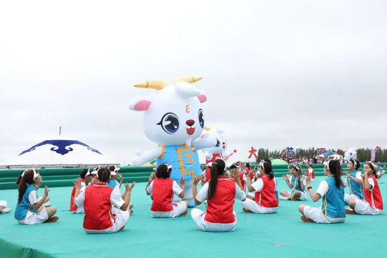 多彩那达慕 幸福丰收年！第三届鄂尔多斯乃日文化节·鄂托克旗2024年中国农民丰收节暨那达慕大会开幕！(图3)
