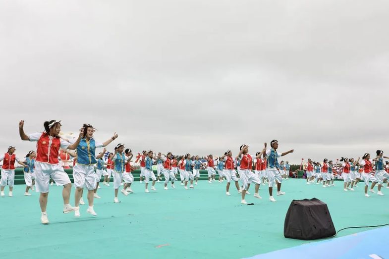 多彩那达慕 幸福丰收年！第三届鄂尔多斯乃日文化节·鄂托克旗2024年中国农民丰收节暨那达慕大会开幕！(图2)